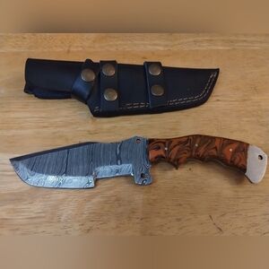 New Damascus steel blade men's hunting knife with sheath orange and black